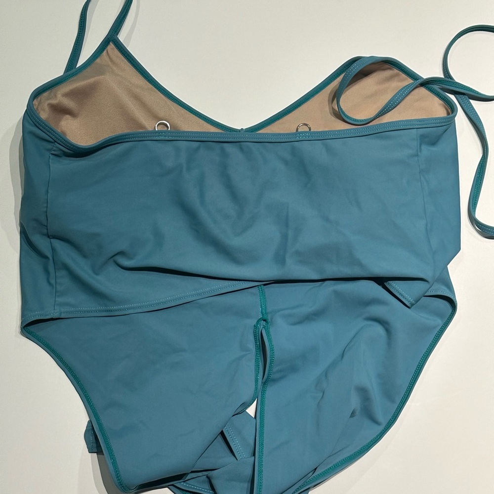 Kortni Jeane Tied Up top Caribbean Blue. Size Large. EUC.